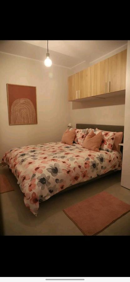 Lovely Holiday Home Next To Bus Terminus Сейнт Полс Бей Екстериор снимка