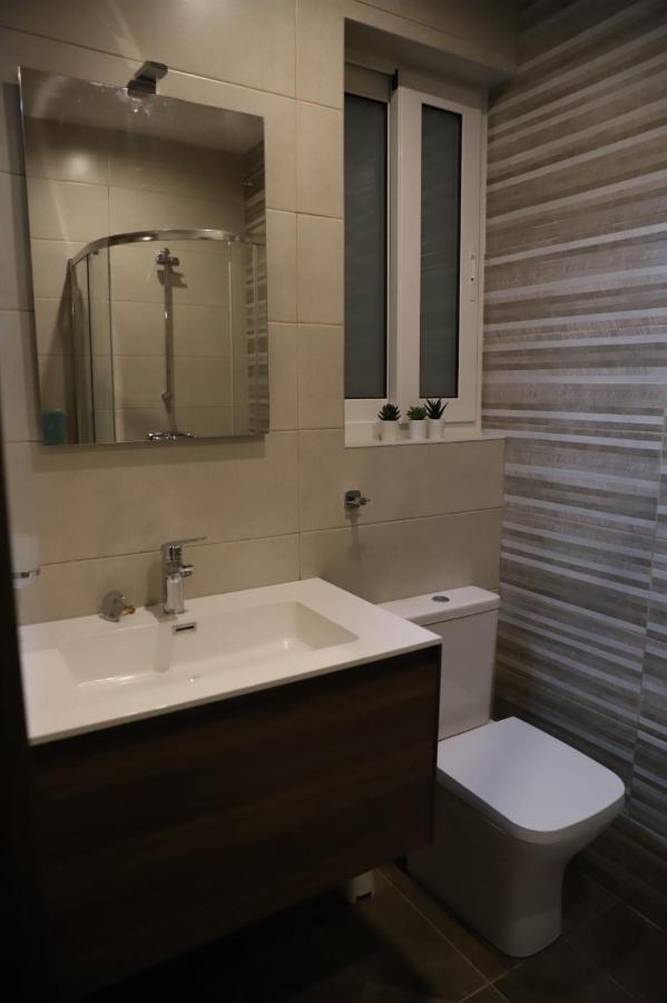 Lovely Holiday Home Next To Bus Terminus Сейнт Полс Бей Екстериор снимка