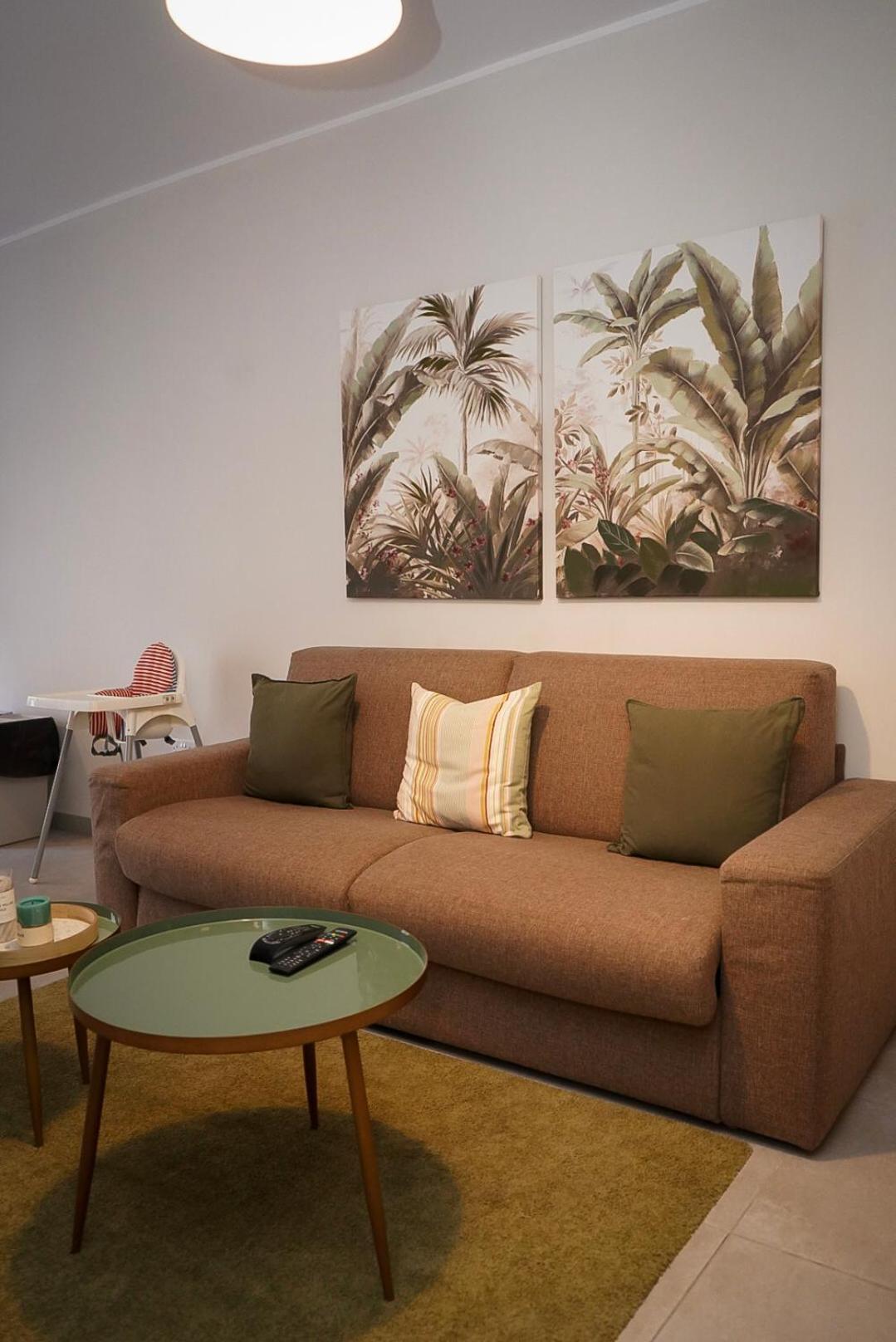 Lovely Holiday Home Next To Bus Terminus Сейнт Полс Бей Екстериор снимка