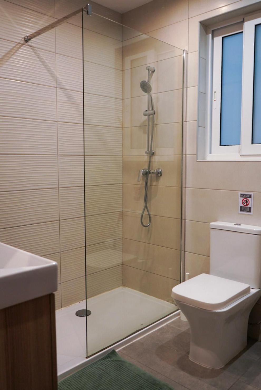Lovely Holiday Home Next To Bus Terminus Сейнт Полс Бей Екстериор снимка